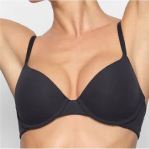 SKIMS | NWT black t-shirt bra 32DD